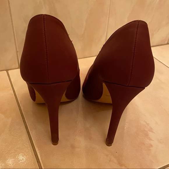 Maroon Pointed Toe Heel Pumps - Picture 3 of 5